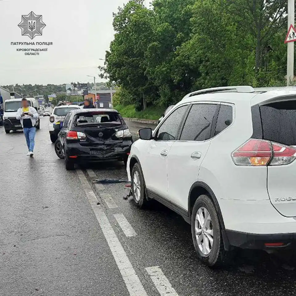 У Кропивницькому зіткнулися Nissan та Volkswagen (ФОТО)