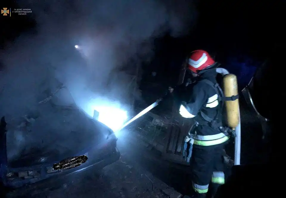 На Кіровоградщині вночі горіла автівка (ФОТО)