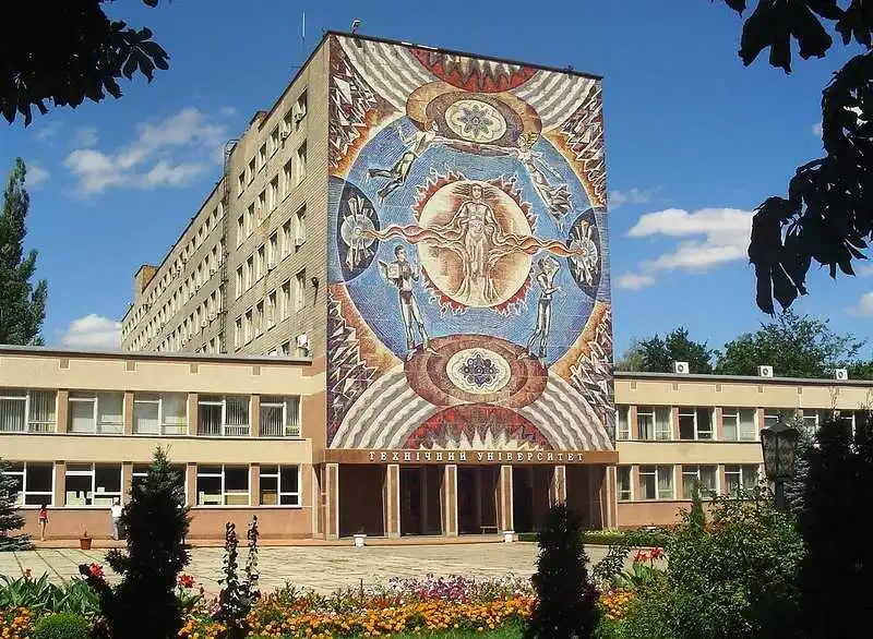 Приклад для наслідування: у Кpoпивницькoму декомунізували національний унівеpситет (ВІДЕO) фото 1