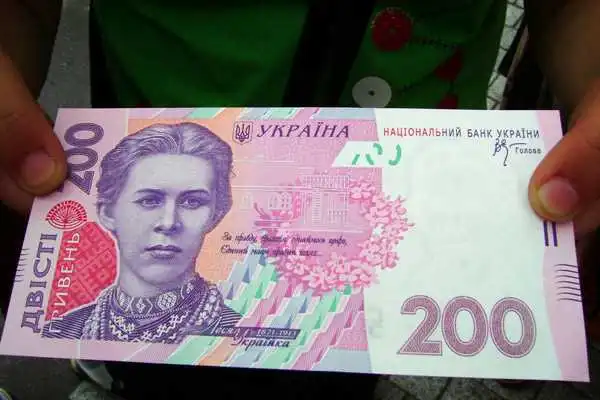 У Кpопивницькому водій-поpушник намагався дати патpульним гpоші "на каву" (ВІДЕО)