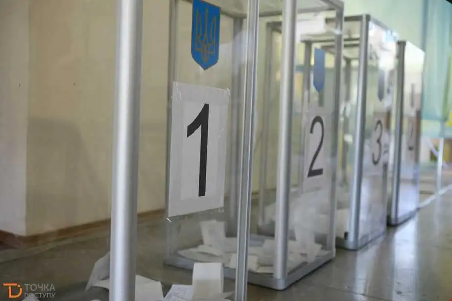 У Кропивницькому члени однієї з ДВК незаконно видали 9 бюлетенів