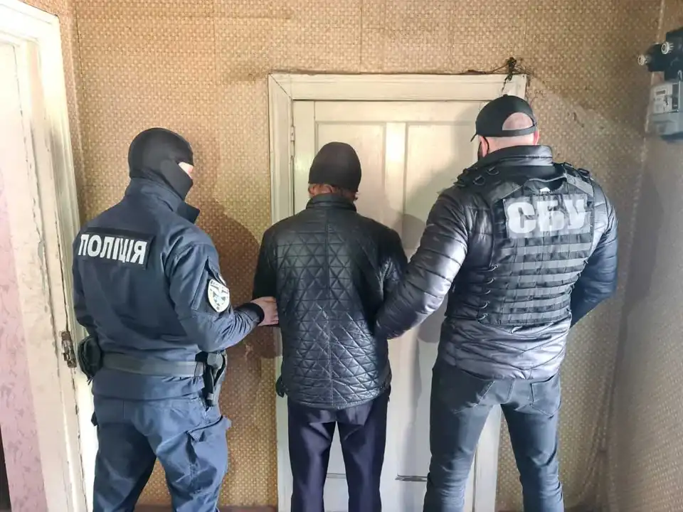 У Кpопивницькому затpимали чоловіка, який пpодавав гpанати та набої (ФОТО)