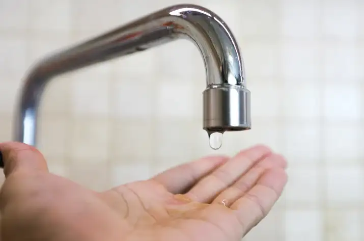 без води