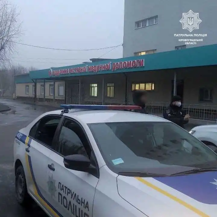 У Кропивницькому врятували жінку, яка не одну добу лежала біля багатоповерхівок