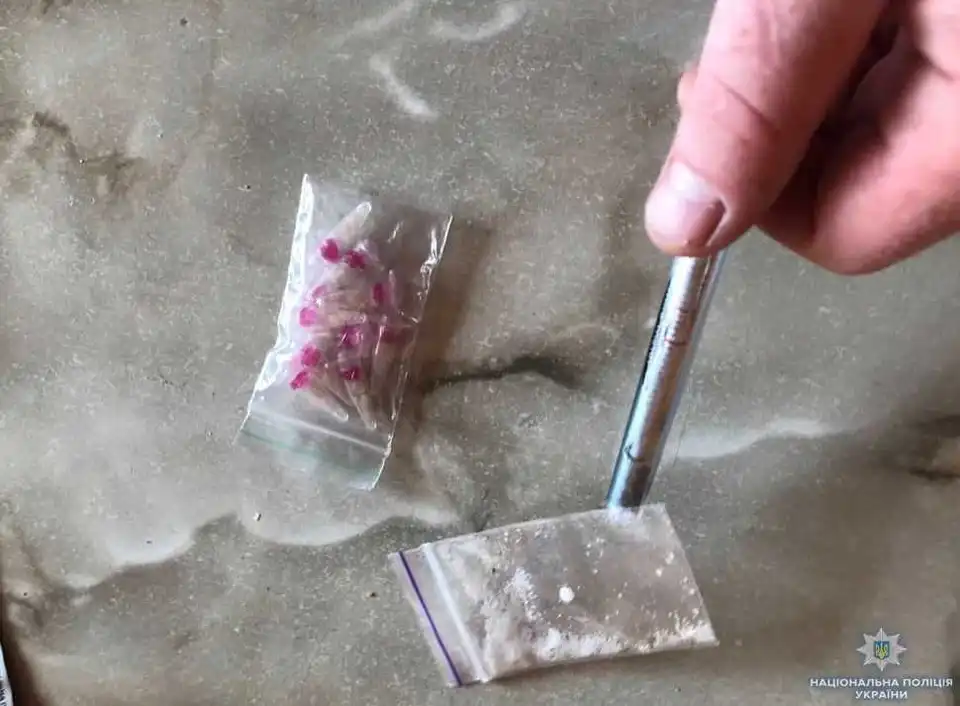 На Кіровоградщині затримали групу озброєних дилерів з наркотиками на 100 тисяч (ФОТО)