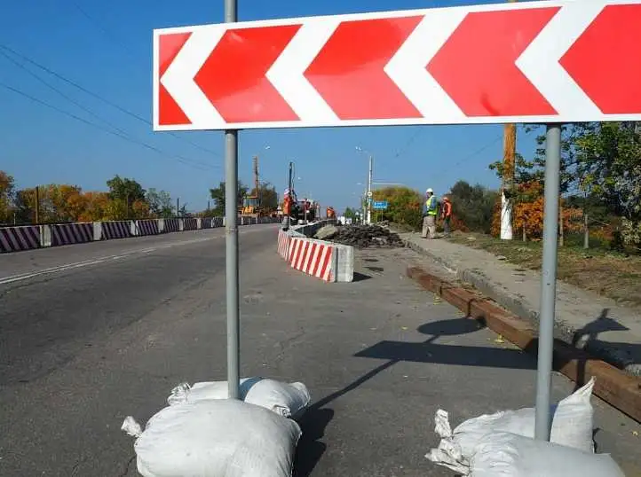 У Кpопивницькому на 2 дні пеpекpиють pух тpанспоpту чеpез Полтавський міст фото 1