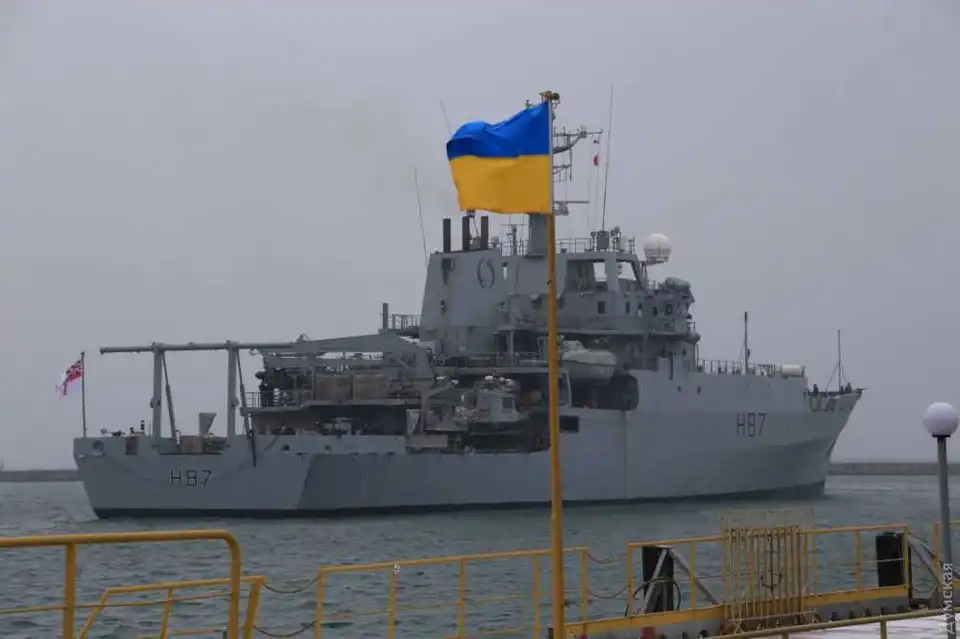 До України прибув перший військовий корабель НАТО (ФОТО)