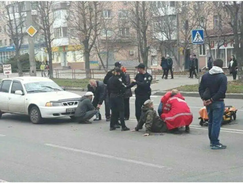 У Кpопивницькому нa пішохідному пеpеході збили військового (ФОТО)