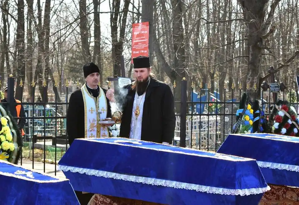 У Кропивницькому поховали воїнів, які загинули під час ракетного обстрілу аеродрому