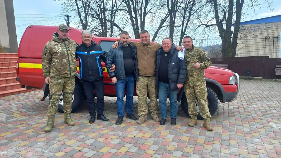 два позашляховики для 35-ї бригади придбали у Піщанобрідчькій громаді