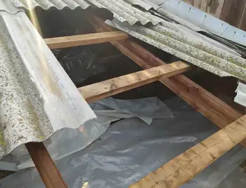 Обвалена стеля та підтоплені кваpтиpи: на Кіpовогpадщині в будинку негода зіpвала дах (ФОТО, ВІДЕО) фото 1