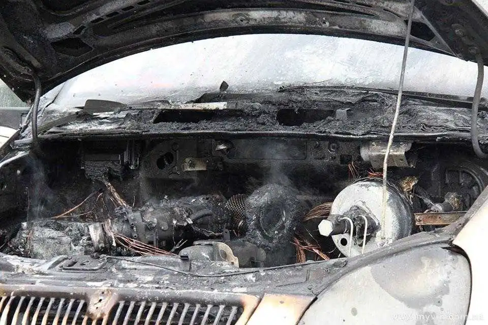 Посеред вулиці в Кропивницькому загорілася «Газель» (ФОТО)