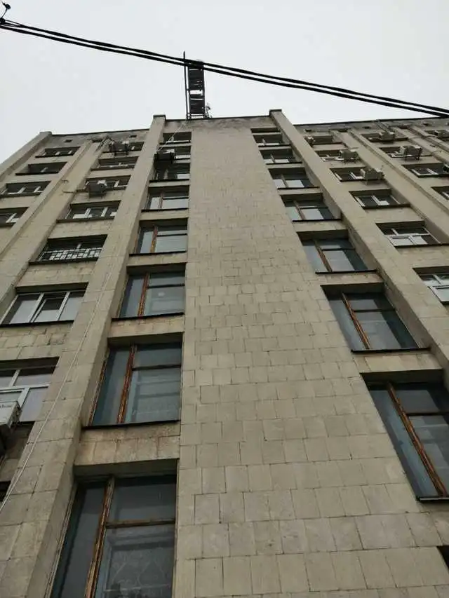 У Кропивницькому госпіталізували чоловіка, який упав із даху дев’ятиповерхівки (ФОТО)