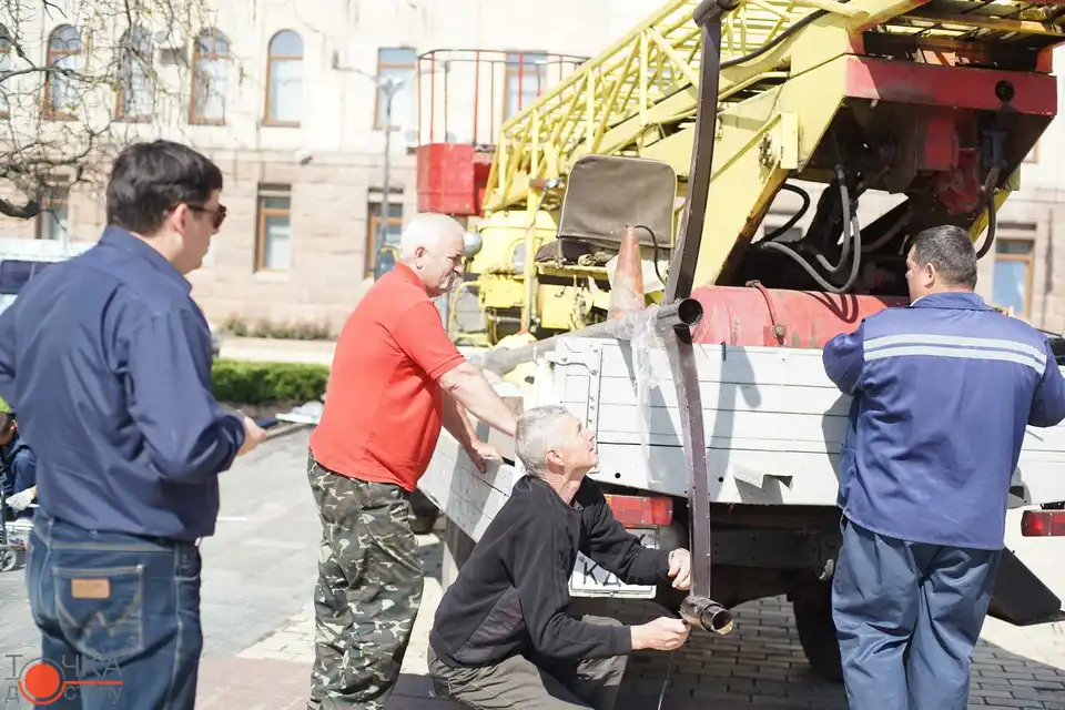 У центрі Кіровограда встановлюють «розумні» світильники (ФОТО) фото 8