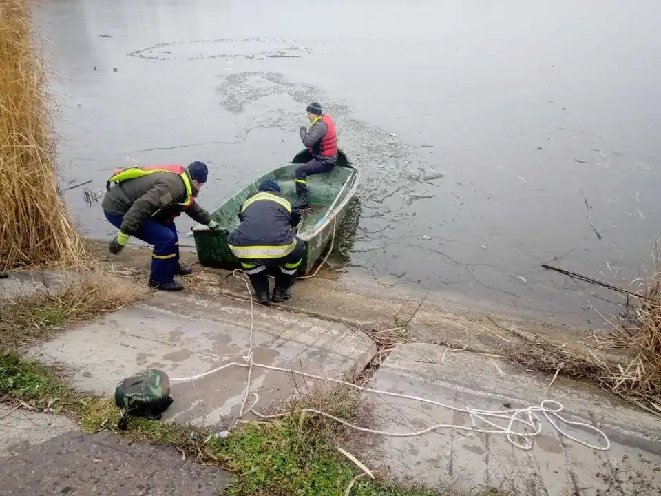На Кіровоградщині зі ставка витягли тіло 21-річного хлопця