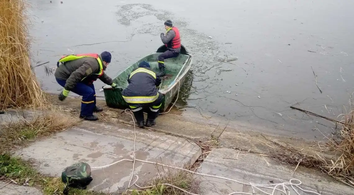 На Кіровоградщині зі ставка витягли тіло 21-річного хлопця фото 1