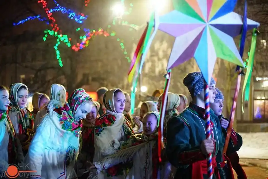 Продовжити не можна зупинитись або Нескінченні свята сучасної України (ФОТО) фото 1