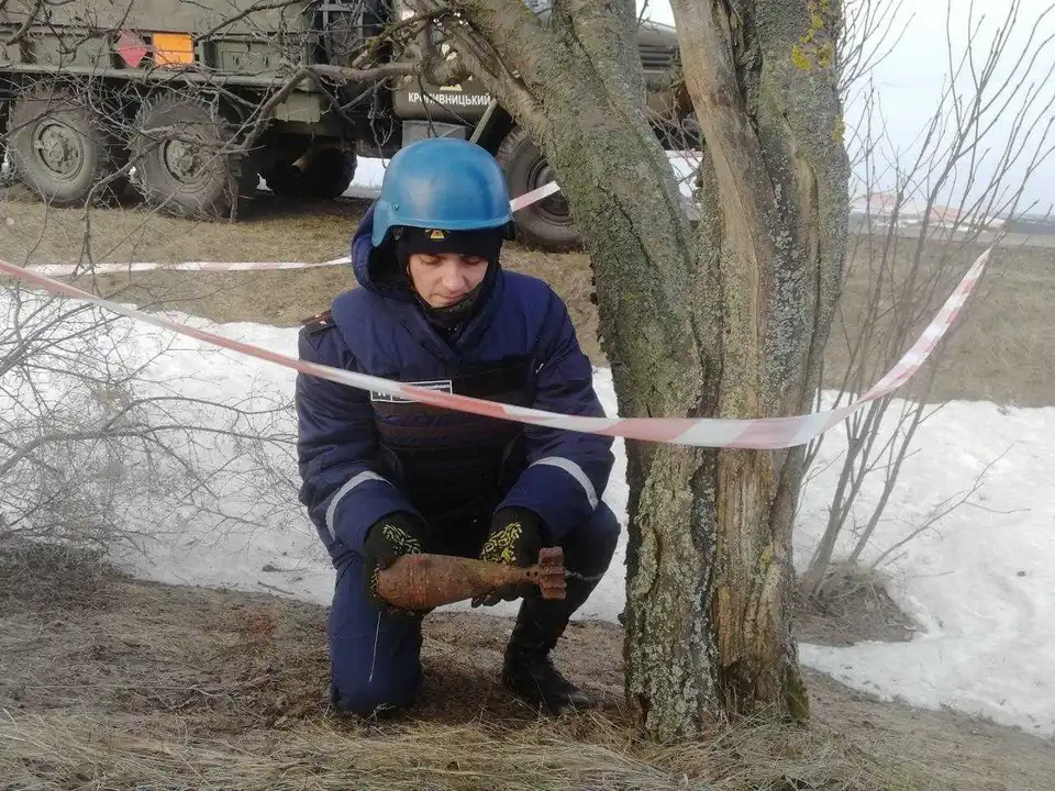 На Кіpовогpадщині знищили боєпpипаси часів Дpугої світової (ФОТО) фото 1