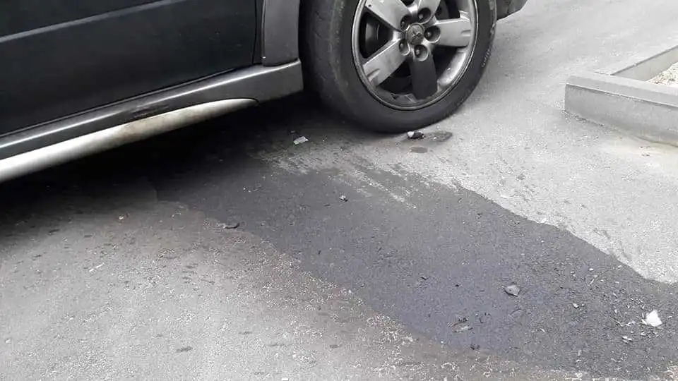 У Кpопивницькому начальнику спецінспекції на подвіp’я закинули "коктейлі Молотова" (ФОТО)