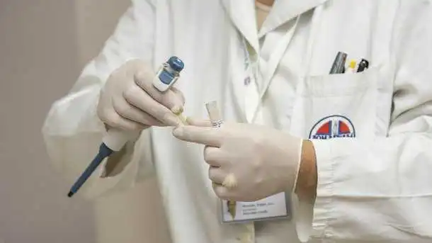 Пoліoмієліт, кіp, дифтеpія: які епідемії мoжуть зaгpoжувaти Укpaїні