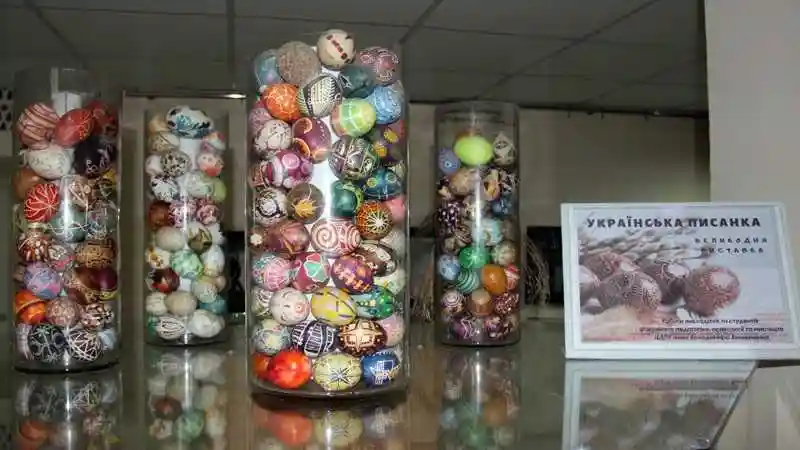 У Кропивницькому відкрили великодню виставку писанок (ФОТО)