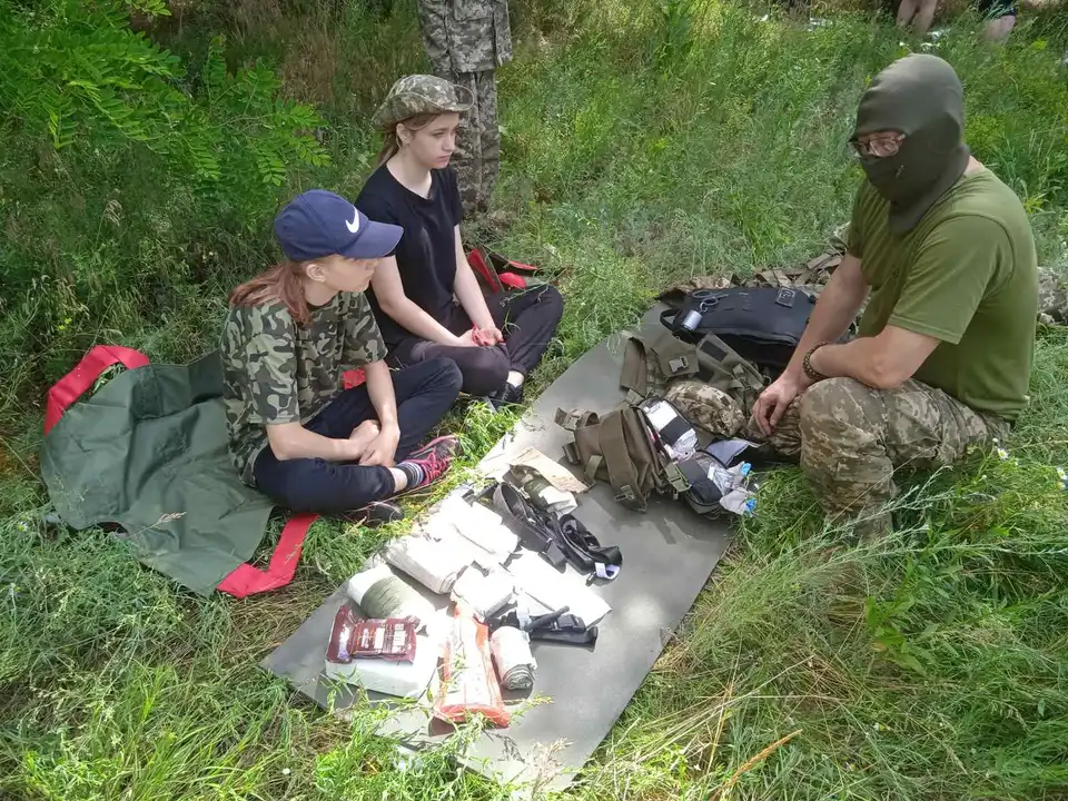 військові навчання для молоді