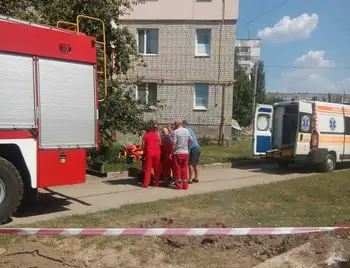 У Кропивницькому 9-річна дівчинка впала в яму на металевий дріт (ФОТО) фото 1