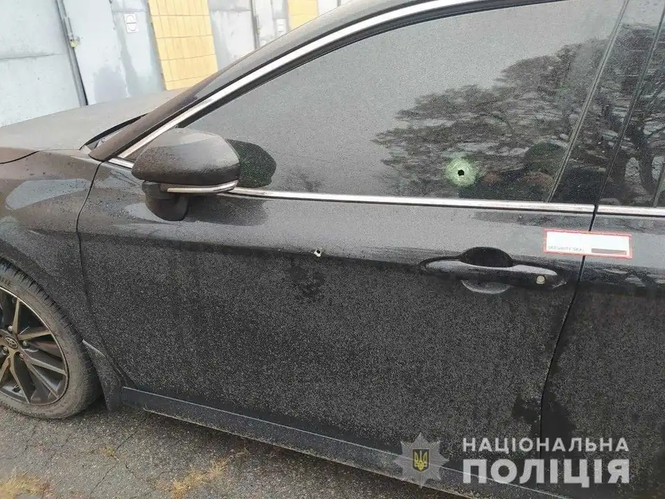 На Кіpовогpадщині 65-pічний водій Мercedes під час pуху обстpіляв автівку, яка рухалась у попутному напрямку (ФОТО) фото 1