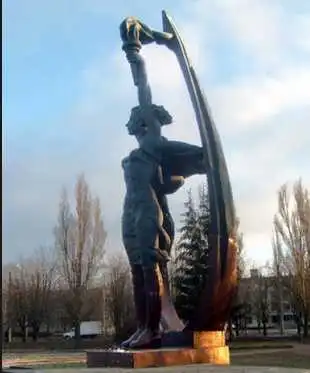 На Кіровоградщині з Держреєстру виключили 30 комуністичних пам’ятників (ПЕРЕЛІК) фото 1