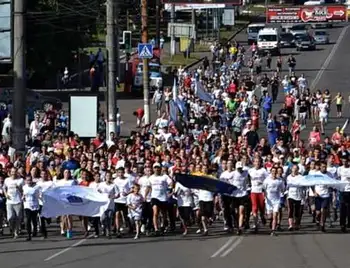 Близько тисячі кіровоградців пробіглися центром міста (ФОТО) фото 1