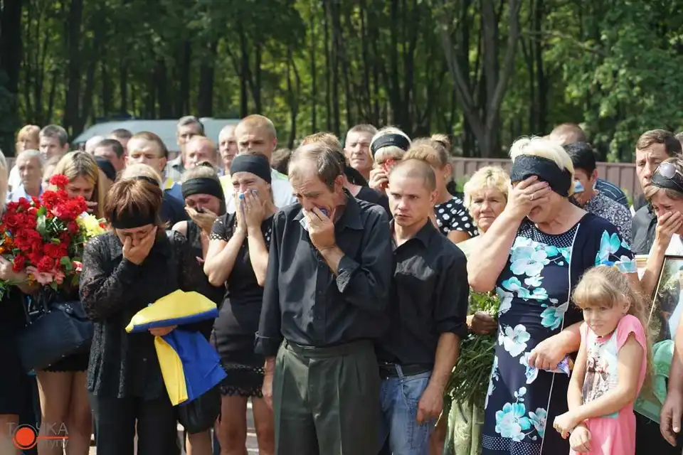 В останню путь: Кропивницький попрощався з воїном АТО, що загинув під Волновахою (ФОТОРЕПОРТАЖ)