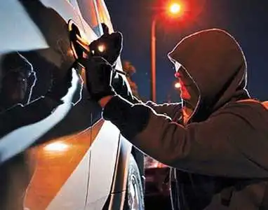 На Кіровоградщині з подвір'я багатоповерхівки вдруге за тиждень викрали авто фото 1