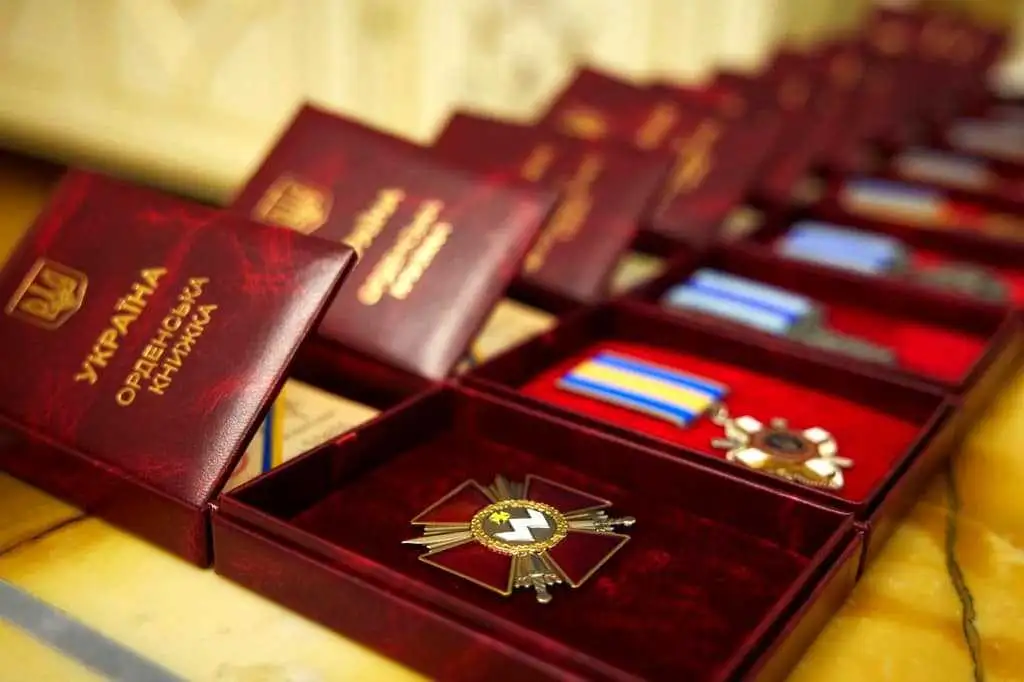 Шістьох захисників з Кіровоградщини посмертно нагородили орденами "За мужність" фото 1