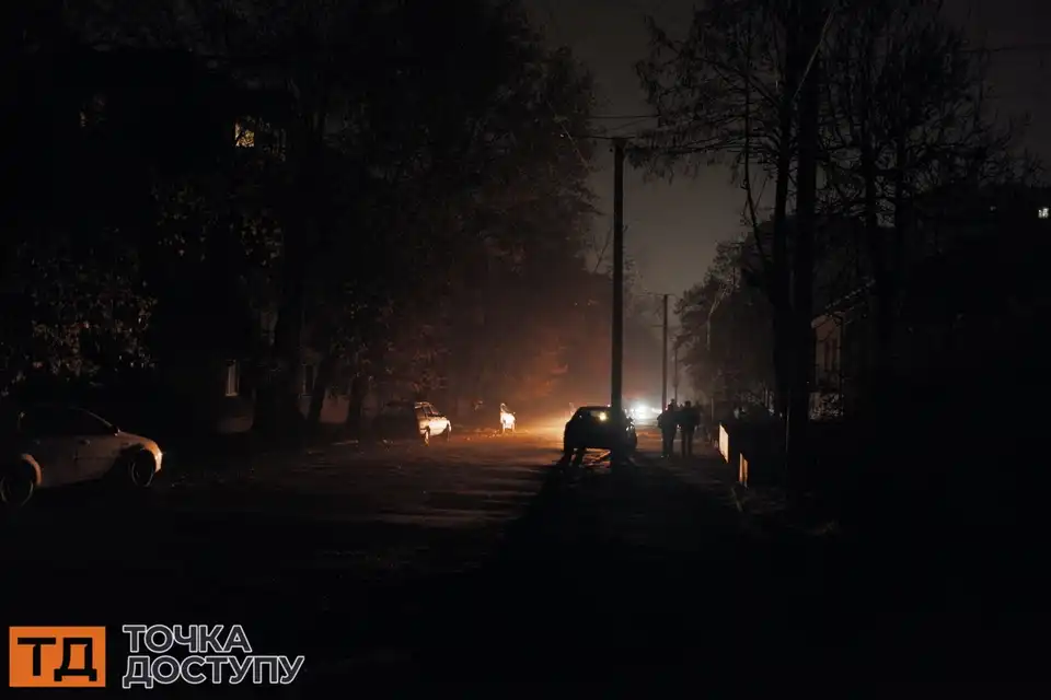 Вечірній Кропивницький під час блекауту занурюється у темряву, створюючи унікальну атмосферу міста.