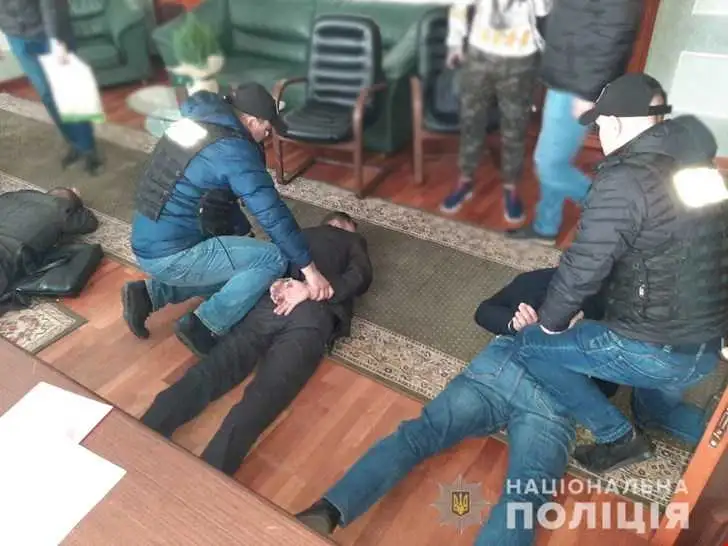 Кіровоградщина: підозрюваним у вимаганні мільйона доларів обрали запобіжний захід фото 1