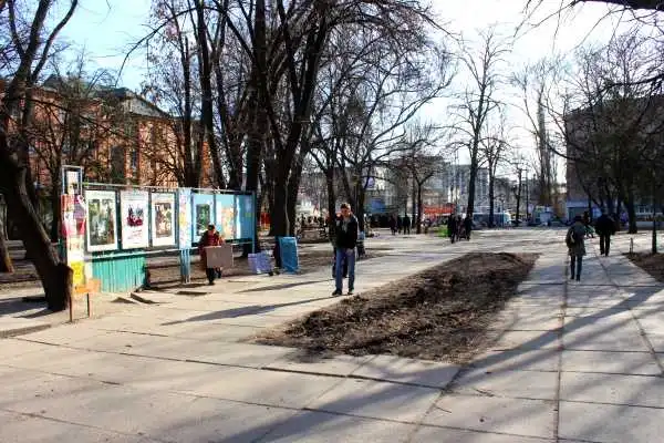 Кропивничани просять місцеву владу відремонтувати сквер та площу
