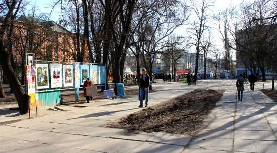 Кропивничани просять місцеву владу відремонтувати сквер та площу фото 1