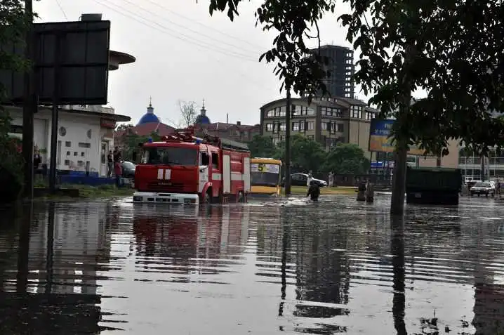 Сьогодні у Кіровограді пройшла потужна злива (ФОТО) фото 5