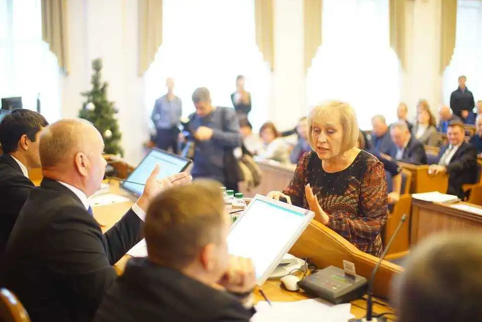 Політичні пpистpасті у Кіpовогpадській обласній pаді: супеpечки щодо поpядку денного (ФОТО)