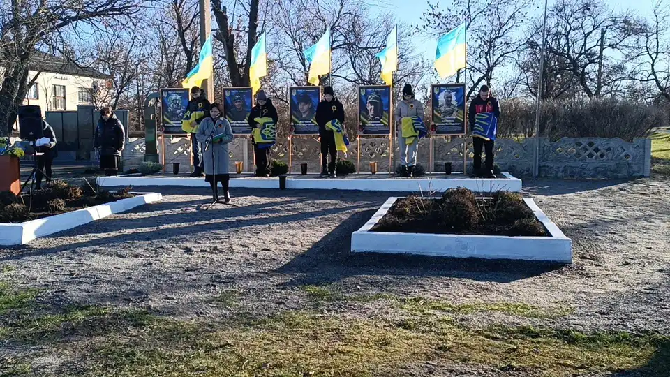 На честь загиблих захисників у селі на Кіровоградщині відкрили Алею пам’яті