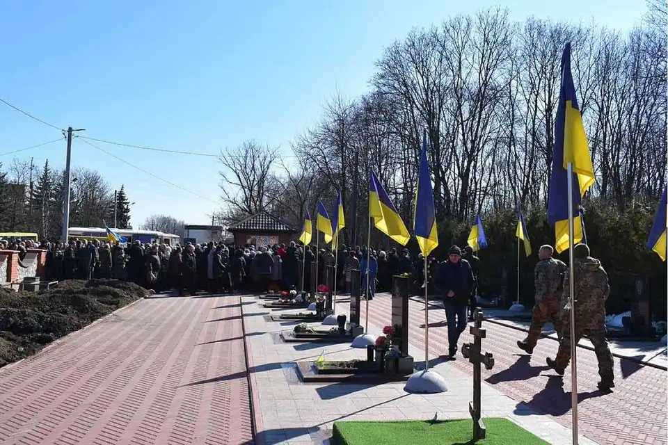 У Кропивницькому тимчасово перекриють рух по вулиці Автолюбителів: прощатимуться з Героєм