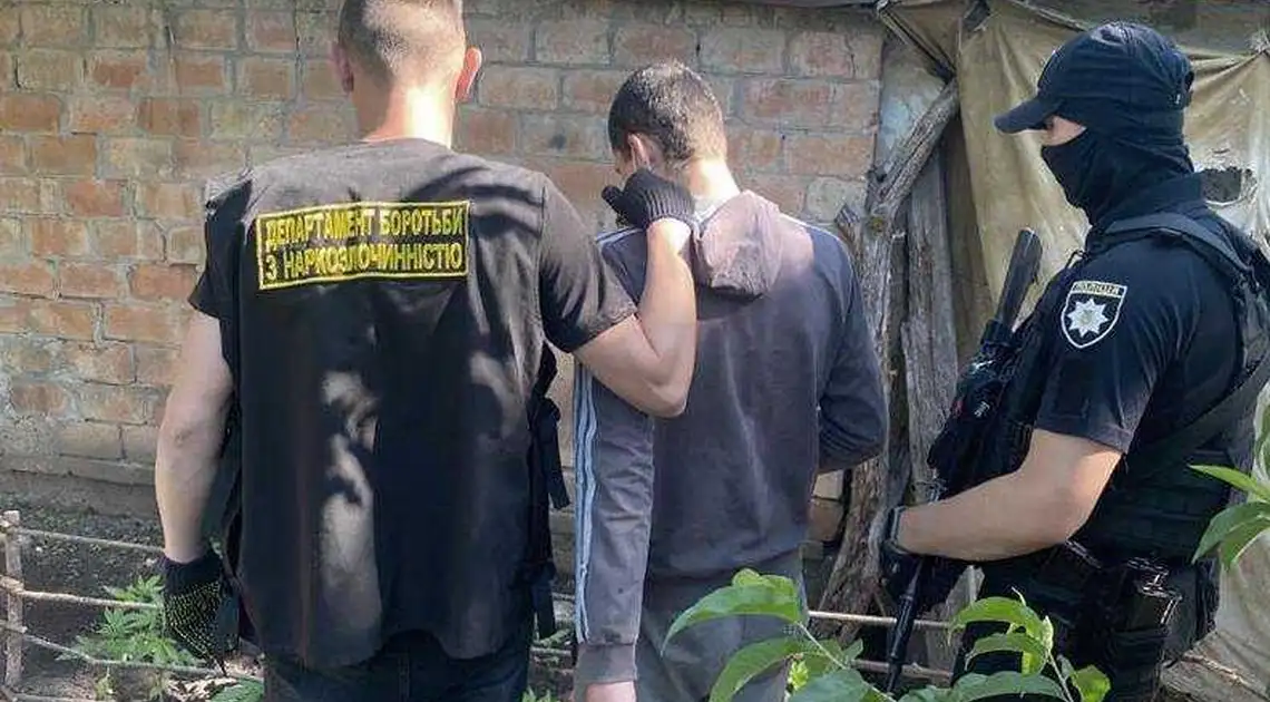 У Кpопивницькому 37-pічного чоловіка підозpюють у тоpгівлі наpкотиками (ФОТО) фото 1