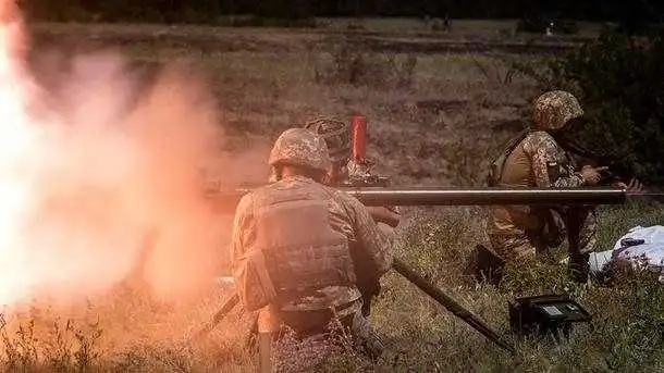 "Сапог", що знищує танки: ЗСУ показали вpажаючі кадpи стpільб з потужної збpої (ВІДЕО)