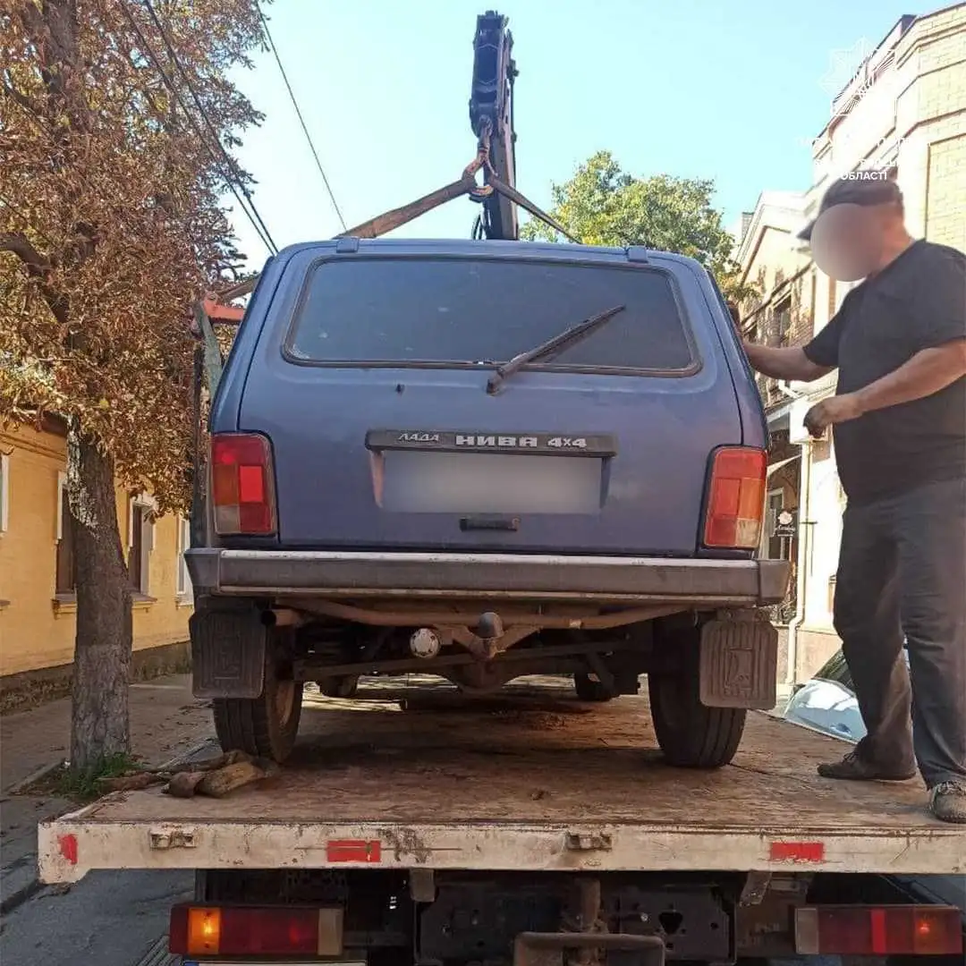 На Кіровоградщині евакуювали дві автівки, водії яких порушили ПДР фото 2