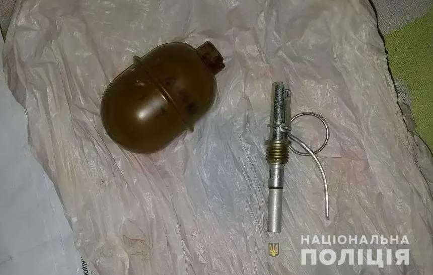 На Кіровоградщині в 55-річного чоловіка знайшли арсенал зброї та наркотики (ФОТО) фото 5