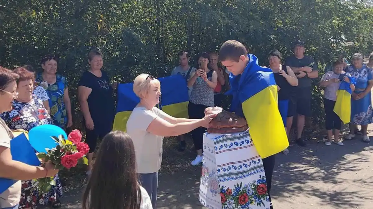 Захисника Миколу Малецького, який був у полоні понад 4 роки, зустріли у громаді в Кіровоградській області