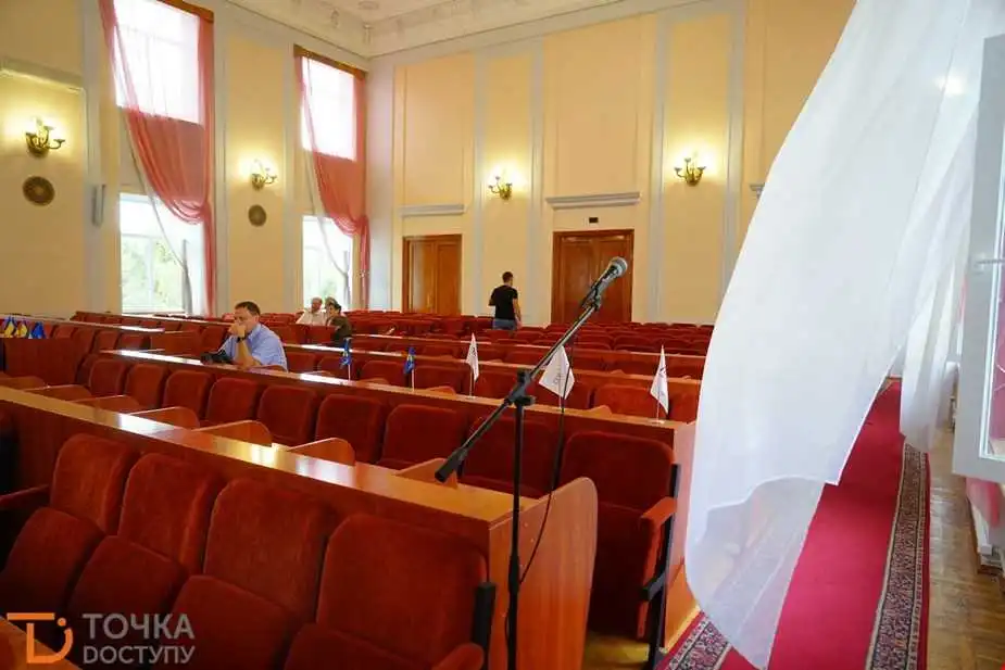 Саботаж, зрив чи відпустки: у Кропивницькому більшість депутатів не з'явилася на сесію