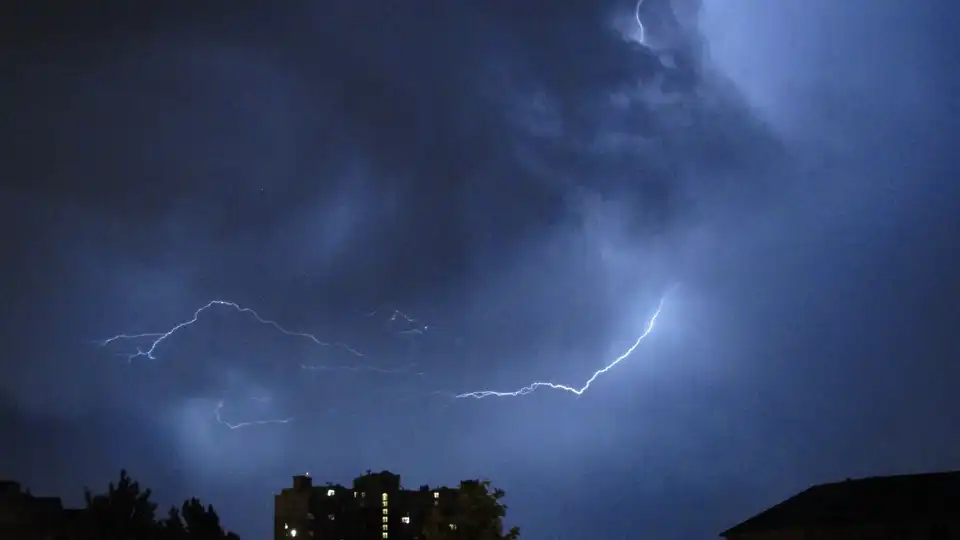 Грозу і град передарують до кінця дня на Кіровоградщині