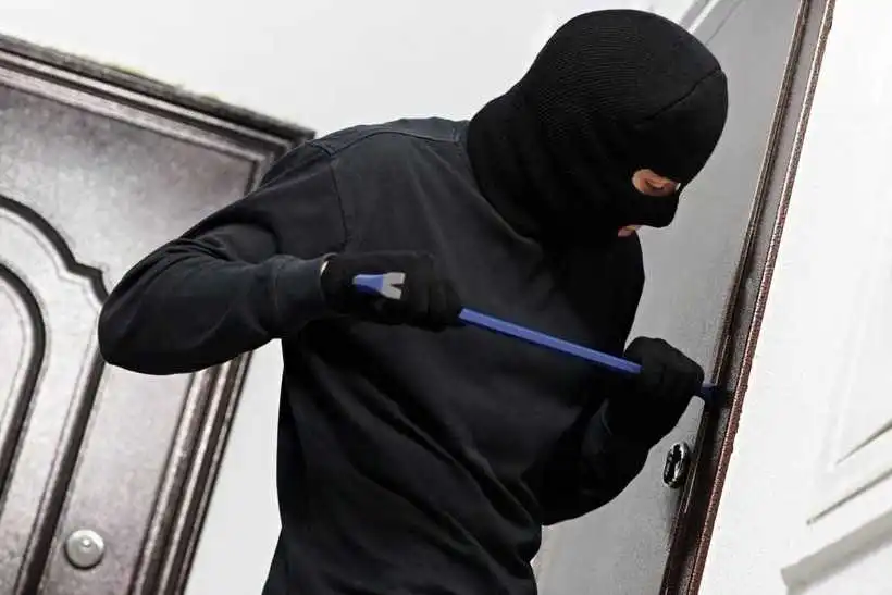 На Кіровоградщині затримали рецидивіста, який обікрав квартиру на 10 тис грн фото 1