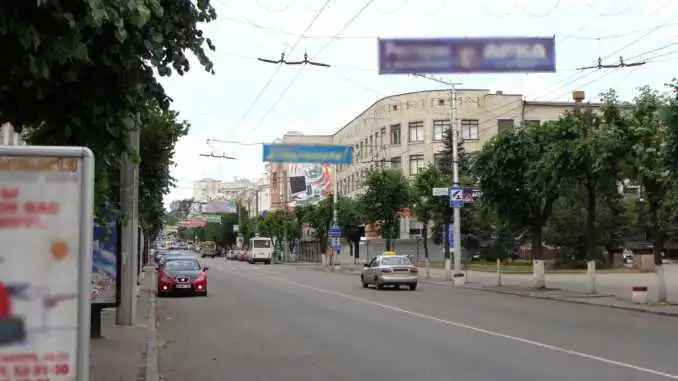 У Кропивницькому демонтують самовільно встановлену рекламу (ПЕРЕЛІК, АДРЕСИ)